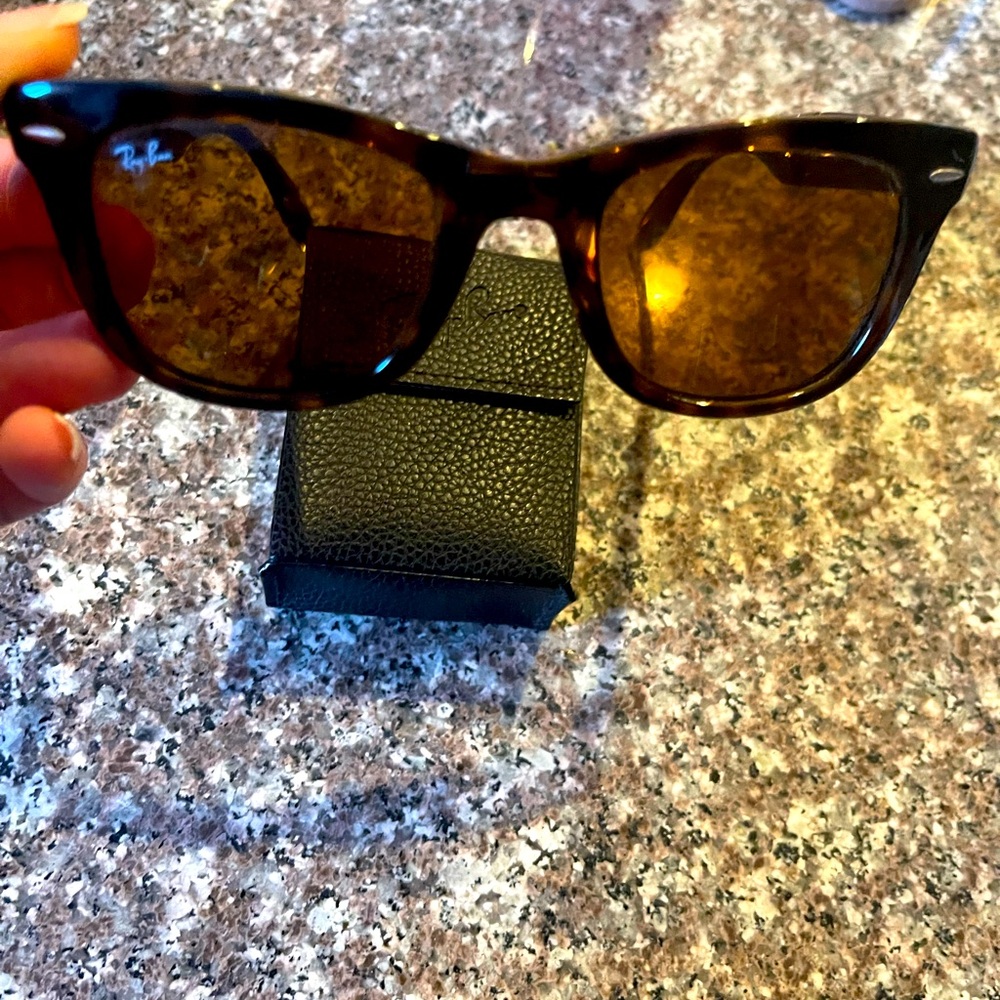 RayBan Foldable Wayfarer RB4105